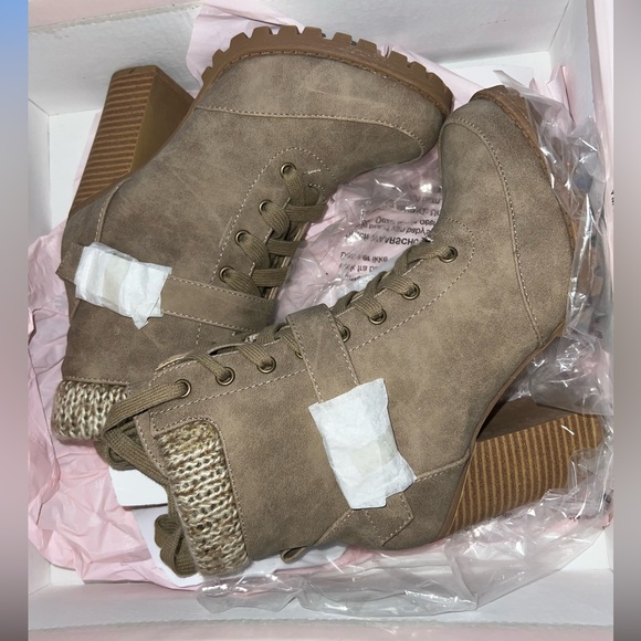 Cuff Ankle Boot - Picture 6 of 7